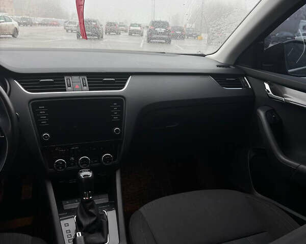 Черный Шкода Октавия, объемом двигателя 2 л и пробегом 159 тыс. км за 17900 $, фото 4 на Automoto.ua