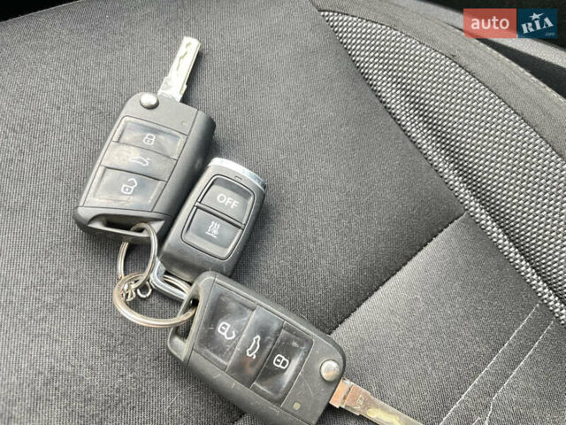 Чорний Шкода Октавія, об'ємом двигуна 1.6 л та пробігом 194 тис. км за 14350 $, фото 28 на Automoto.ua