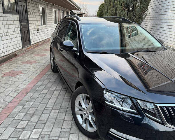 Черный Шкода Октавия, объемом двигателя 2 л и пробегом 267 тыс. км за 17850 $, фото 1 на Automoto.ua