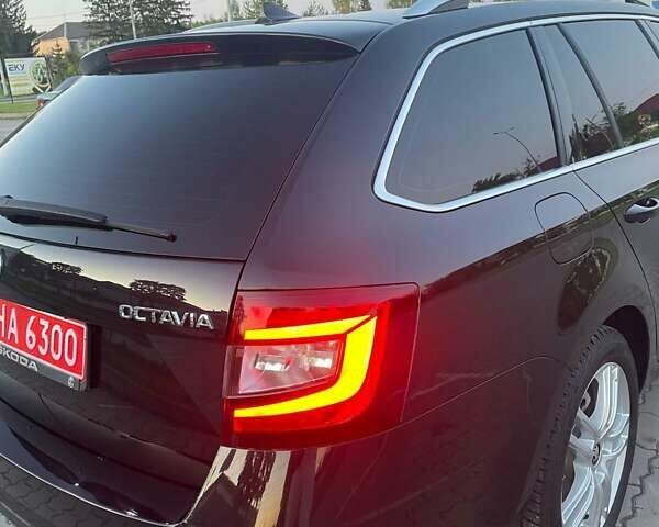 Чорний Шкода Октавія, об'ємом двигуна 1.5 л та пробігом 245 тис. км за 11805 $, фото 6 на Automoto.ua