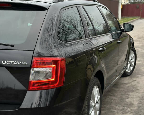 Черный Шкода Октавия, объемом двигателя 1.6 л и пробегом 204 тыс. км за 15200 $, фото 7 на Automoto.ua