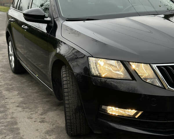 Черный Шкода Октавия, объемом двигателя 1.6 л и пробегом 204 тыс. км за 15200 $, фото 4 на Automoto.ua