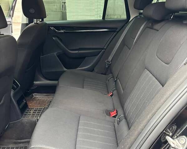 Черный Шкода Октавия, объемом двигателя 1.8 л и пробегом 225 тыс. км за 16000 $, фото 16 на Automoto.ua
