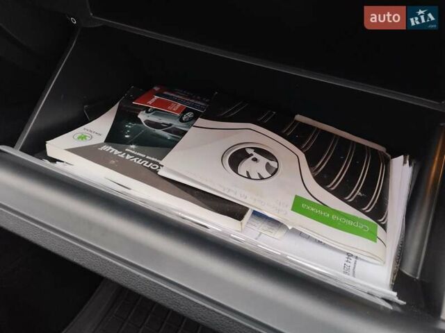 Чорний Шкода Октавія, об'ємом двигуна 1.6 л та пробігом 220 тис. км за 11850 $, фото 3 на Automoto.ua