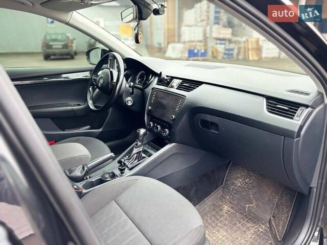 Черный Шкода Октавия, объемом двигателя 1.8 л и пробегом 225 тыс. км за 16000 $, фото 11 на Automoto.ua