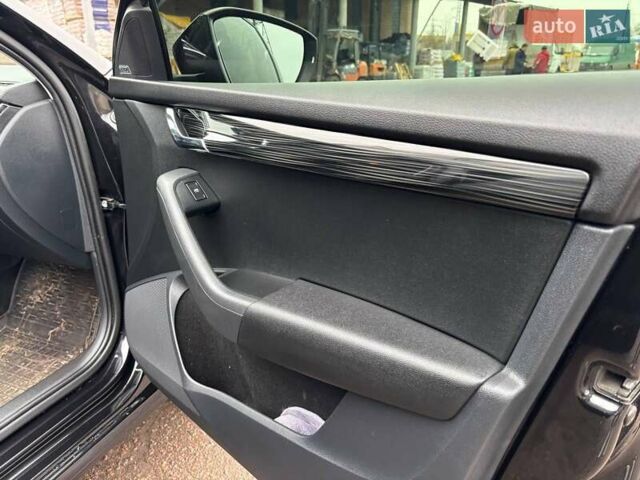 Черный Шкода Октавия, объемом двигателя 1.8 л и пробегом 225 тыс. км за 16000 $, фото 14 на Automoto.ua