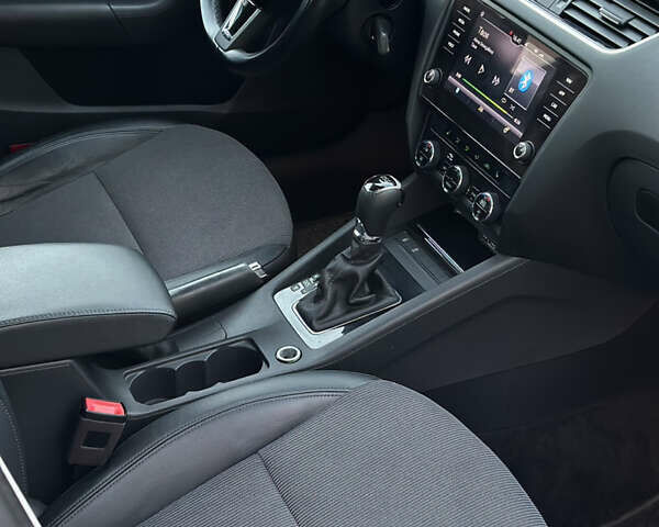 Черный Шкода Октавия, объемом двигателя 1.97 л и пробегом 278 тыс. км за 14800 $, фото 15 на Automoto.ua