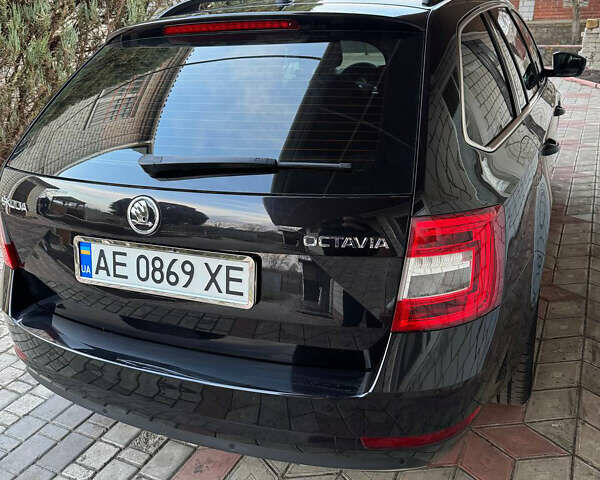 Черный Шкода Октавия, объемом двигателя 2 л и пробегом 267 тыс. км за 17850 $, фото 5 на Automoto.ua