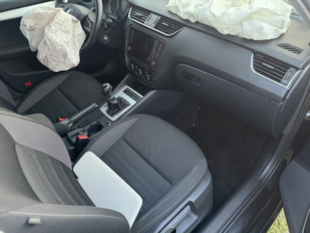 Черный Шкода Октавия, объемом двигателя 2 л и пробегом 150 тыс. км за 4999 $, фото 10 на Automoto.ua