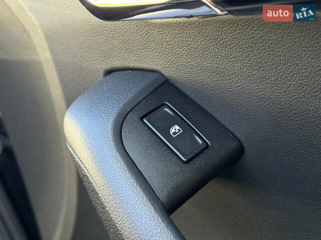 Чорний Шкода Октавія, об'ємом двигуна 2 л та пробігом 218 тис. км за 15299 $, фото 131 на Automoto.ua