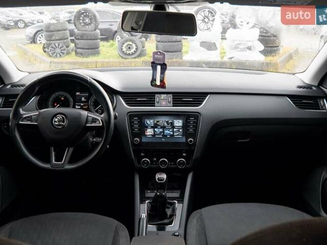 Черный Шкода Октавия, объемом двигателя 2 л и пробегом 326 тыс. км за 14141 $, фото 9 на Automoto.ua