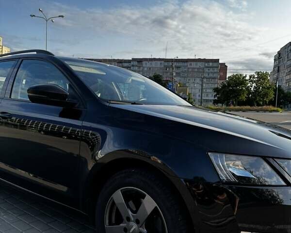 Черный Шкода Октавия, объемом двигателя 1.5 л и пробегом 153 тыс. км за 16399 $, фото 4 на Automoto.ua