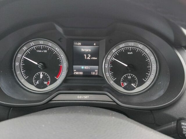 Черный Шкода Октавия, объемом двигателя 1.6 л и пробегом 258 тыс. км за 12800 $, фото 3 на Automoto.ua