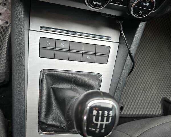 Чорний Шкода Октавія, об'ємом двигуна 1.6 л та пробігом 255 тис. км за 15700 $, фото 11 на Automoto.ua