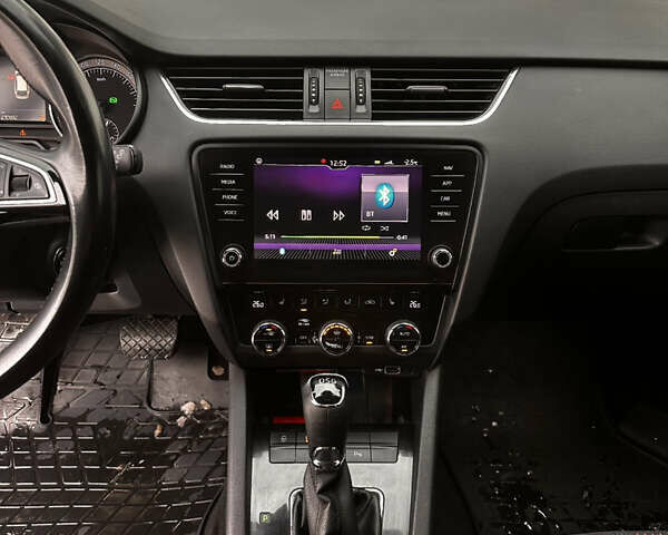 Черный Шкода Октавия, объемом двигателя 2 л и пробегом 230 тыс. км за 15500 $, фото 35 на Automoto.ua