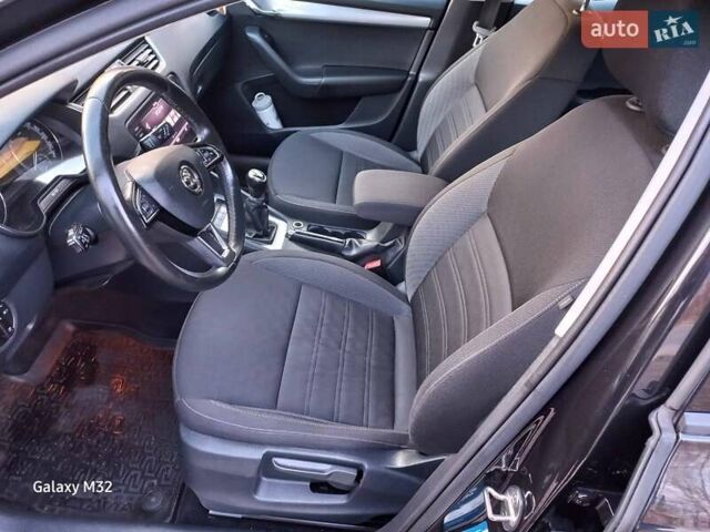 Черный Шкода Октавия, объемом двигателя 1.6 л и пробегом 220 тыс. км за 14300 $, фото 3 на Automoto.ua
