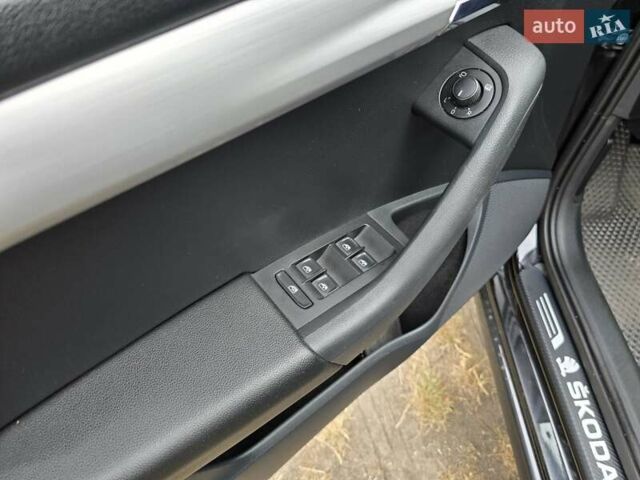 Чорний Шкода Октавія, об'ємом двигуна 1.6 л та пробігом 255 тис. км за 15700 $, фото 10 на Automoto.ua