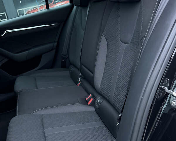 Черный Шкода Октавия, объемом двигателя 2 л и пробегом 185 тыс. км за 20890 $, фото 106 на Automoto.ua