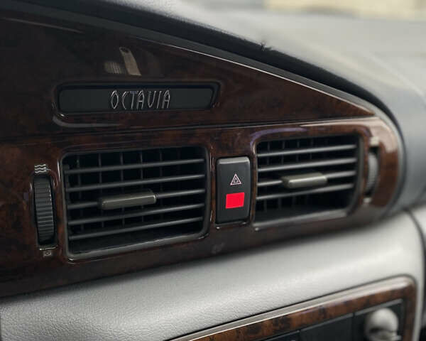 Черный Шкода Октавия, объемом двигателя 1.6 л и пробегом 250 тыс. км за 1850 $, фото 12 на Automoto.ua