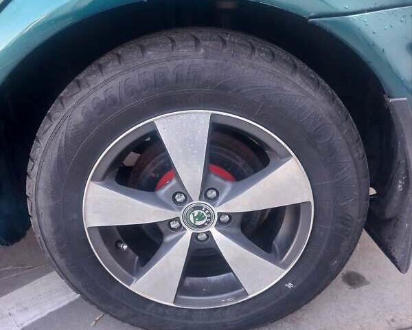 Черный Шкода Октавия, объемом двигателя 1.6 л и пробегом 290 тыс. км за 3999 $, фото 2 на Automoto.ua