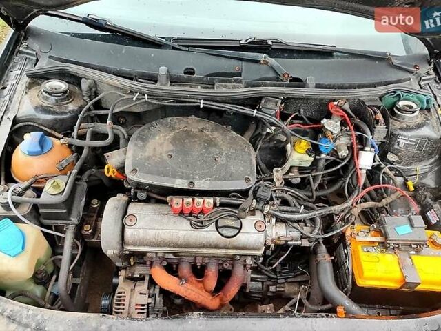 Черный Шкода Октавия, объемом двигателя 1.6 л и пробегом 300 тыс. км за 2800 $, фото 4 на Automoto.ua