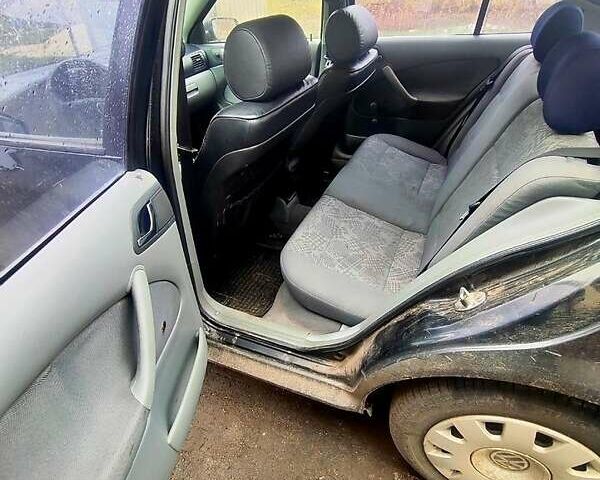 Черный Шкода Октавия, объемом двигателя 1.6 л и пробегом 300 тыс. км за 2800 $, фото 2 на Automoto.ua