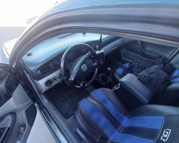 Черный Шкода Октавия, объемом двигателя 1.6 л и пробегом 290 тыс. км за 3999 $, фото 9 на Automoto.ua