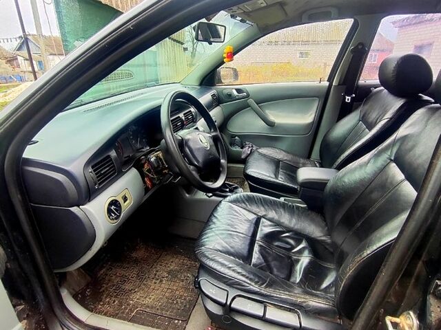 Черный Шкода Октавия, объемом двигателя 1.6 л и пробегом 300 тыс. км за 2800 $, фото 2 на Automoto.ua