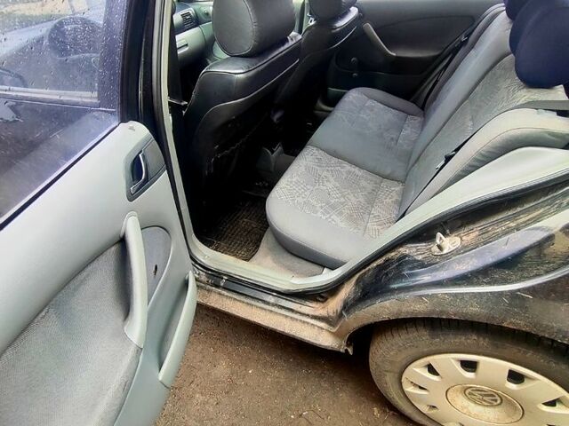 Черный Шкода Октавия, объемом двигателя 1.6 л и пробегом 300 тыс. км за 2800 $, фото 3 на Automoto.ua