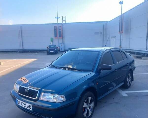 Черный Шкода Октавия, объемом двигателя 1.6 л и пробегом 290 тыс. км за 3999 $, фото 1 на Automoto.ua