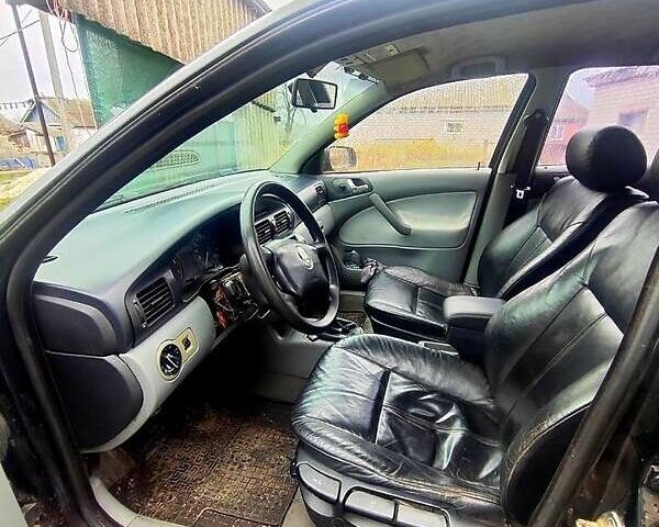 Черный Шкода Октавия, объемом двигателя 1.6 л и пробегом 300 тыс. км за 2800 $, фото 1 на Automoto.ua