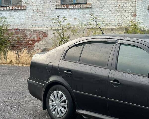 Черный Шкода Октавия, объемом двигателя 1.6 л и пробегом 255 тыс. км за 3199 $, фото 1 на Automoto.ua