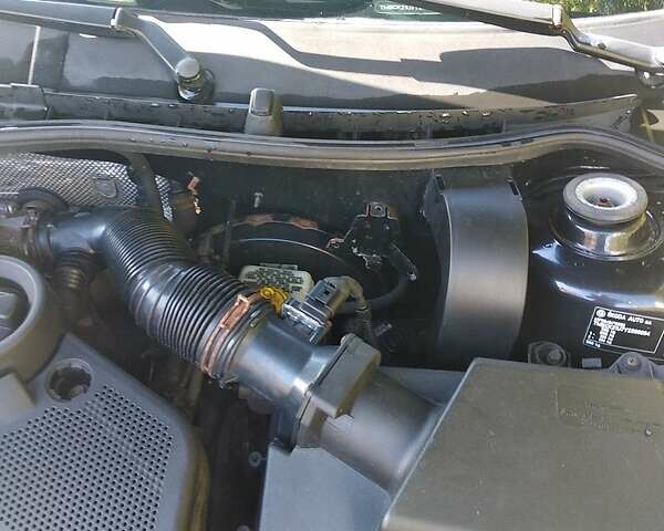 Черный Шкода Октавия, объемом двигателя 1.6 л и пробегом 236 тыс. км за 3750 $, фото 3 на Automoto.ua