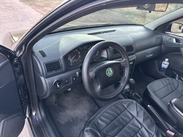 Черный Шкода Октавия, объемом двигателя 2 л и пробегом 260 тыс. км за 4800 $, фото 5 на Automoto.ua