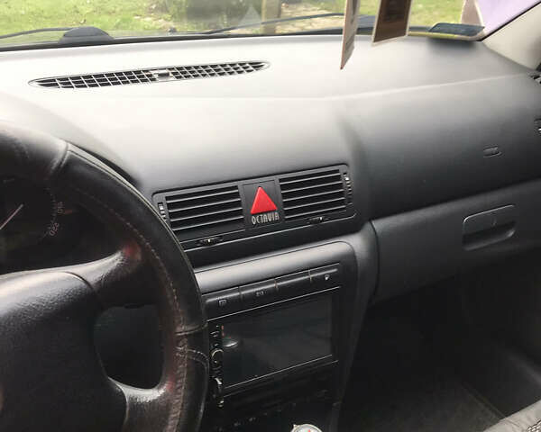 Черный Шкода Октавия, объемом двигателя 1.9 л и пробегом 293 тыс. км за 3800 $, фото 1 на Automoto.ua