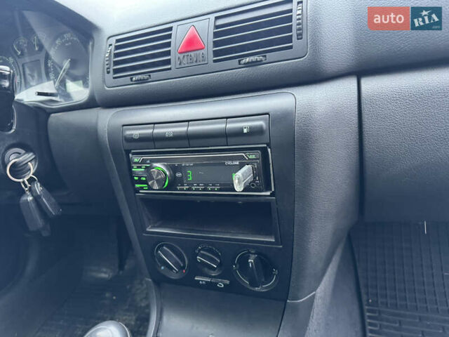 Черный Шкода Октавия, объемом двигателя 1.9 л и пробегом 320 тыс. км за 3500 $, фото 3 на Automoto.ua