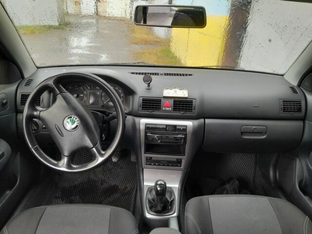 Черный Шкода Октавия, объемом двигателя 2 л и пробегом 250 тыс. км за 5000 $, фото 2 на Automoto.ua