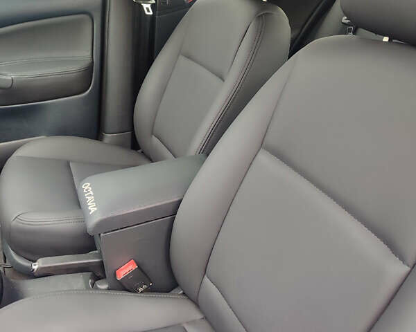 Чорний Шкода Октавія, об'ємом двигуна 1.78 л та пробігом 285 тис. км за 5200 $, фото 7 на Automoto.ua