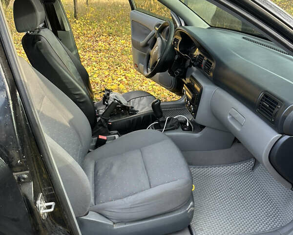 Черный Шкода Октавия, объемом двигателя 1.6 л и пробегом 350 тыс. км за 4200 $, фото 12 на Automoto.ua