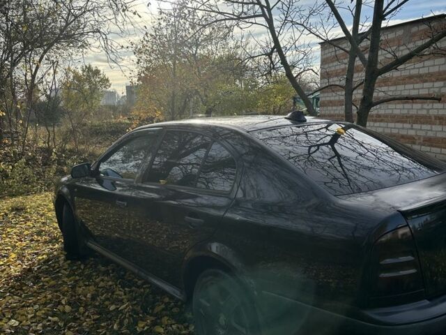 Черный Шкода Октавия, объемом двигателя 1.6 л и пробегом 348 тыс. км за 4200 $, фото 1 на Automoto.ua