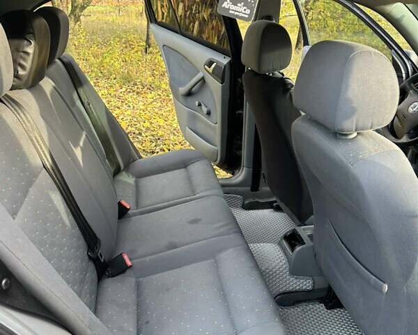 Черный Шкода Октавия, объемом двигателя 1.6 л и пробегом 350 тыс. км за 4200 $, фото 11 на Automoto.ua