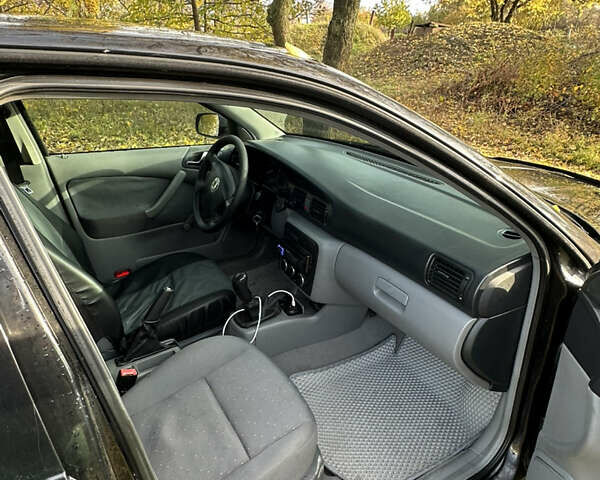 Черный Шкода Октавия, объемом двигателя 1.6 л и пробегом 350 тыс. км за 4200 $, фото 6 на Automoto.ua