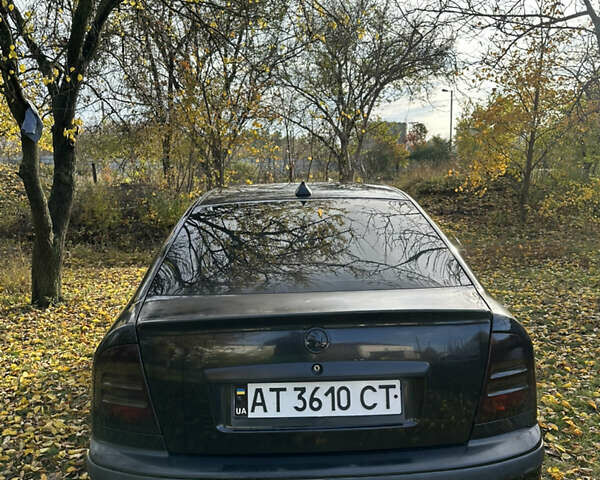 Черный Шкода Октавия, объемом двигателя 1.6 л и пробегом 350 тыс. км за 4200 $, фото 4 на Automoto.ua