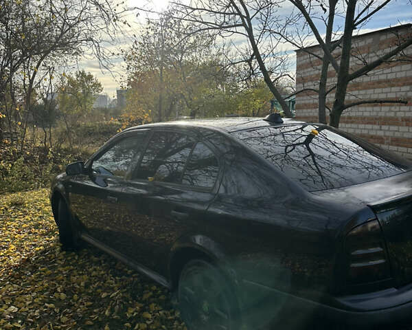 Черный Шкода Октавия, объемом двигателя 1.6 л и пробегом 350 тыс. км за 4200 $, фото 3 на Automoto.ua