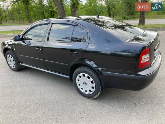 Черный Шкода Октавия, объемом двигателя 1.6 л и пробегом 286 тыс. км за 5000 $, фото 1 на Automoto.ua