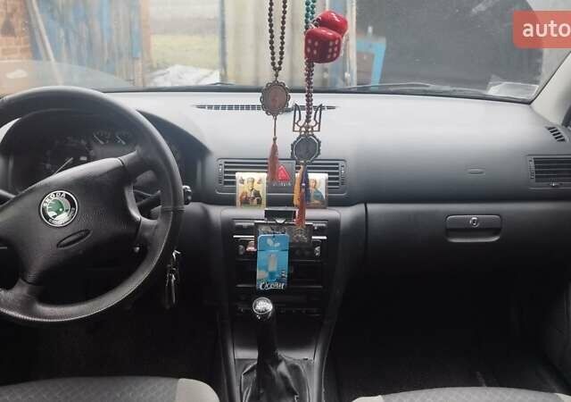 Черный Шкода Октавия, объемом двигателя 1.6 л и пробегом 170 тыс. км за 4500 $, фото 3 на Automoto.ua