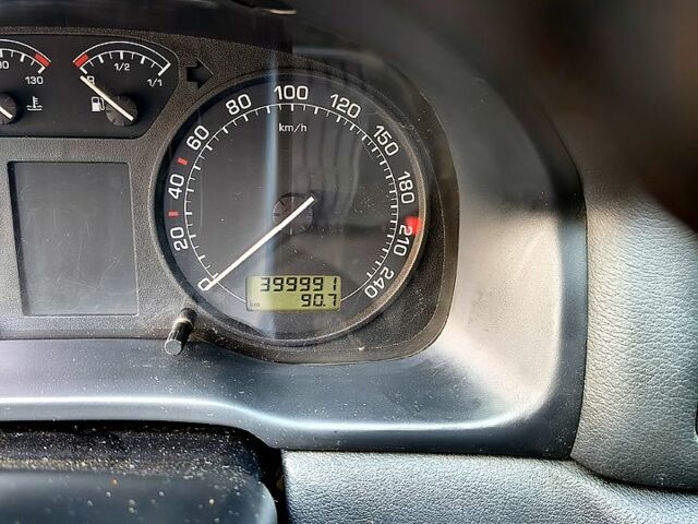 Черный Шкода Октавия, объемом двигателя 1.8 л и пробегом 399 тыс. км за 5200 $, фото 7 на Automoto.ua