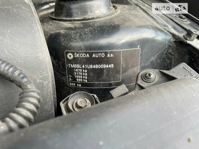 Черный Шкода Октавия, объемом двигателя 1.8 л и пробегом 280 тыс. км за 4250 $, фото 5 на Automoto.ua