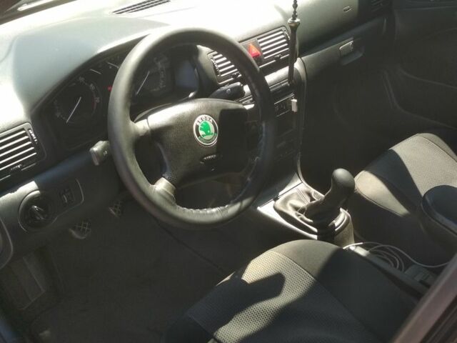 Черный Шкода Октавия, объемом двигателя 2 л и пробегом 212 тыс. км за 4600 $, фото 4 на Automoto.ua