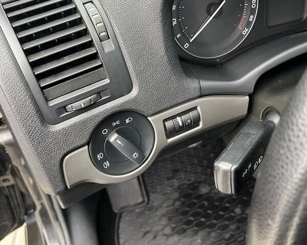 Чорний Шкода Октавія, об'ємом двигуна 1.6 л та пробігом 273 тис. км за 5100 $, фото 14 на Automoto.ua